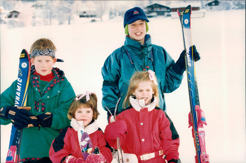 Prince William and Harry meet their cousins ââBeatrice and Eugenie at the ski resort Klosters in Switzerland. - Vintage Photograph