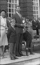 Princess Margaret, Prince William, Prince Charles and Prince Harry welcome Queen Beatrix of Hollan to Kensington Palace. - Vintage Photograph