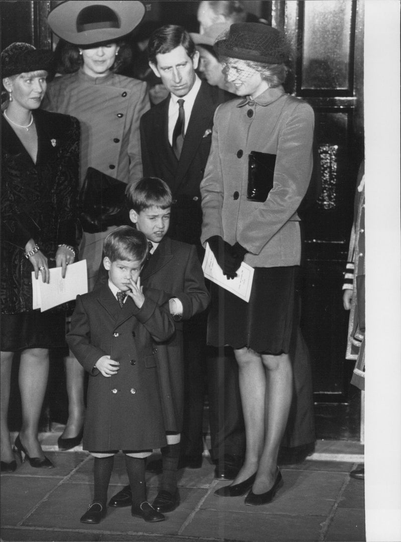 Beatrice cap. Princess Diana and Prince Charles with their two sons, William and Harry. Tv is Mrs. Harry Cotterall with the Duchess of Roxburgle. - Vintage Photograph