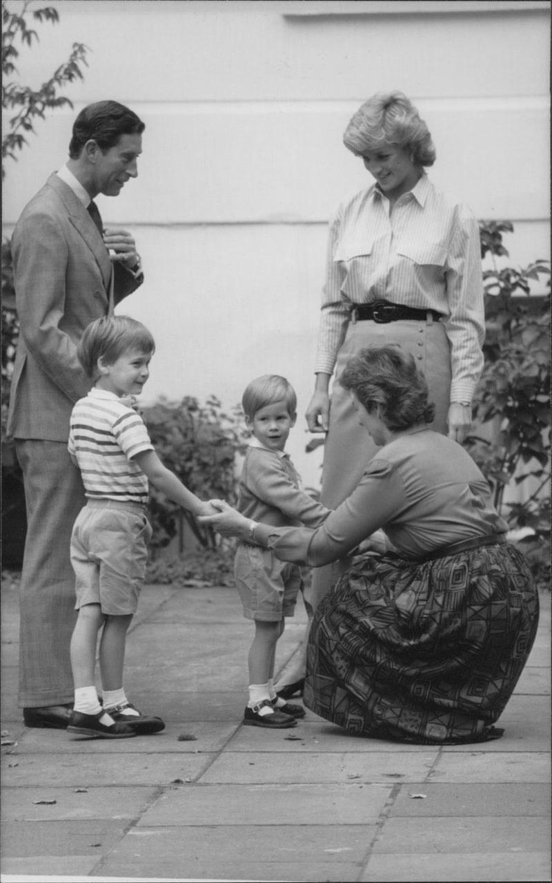 Prince Charles, Princess Diana, Prince Willam and Prince Harry who greet the Principal Jane Mynors. - Vintage Photograph