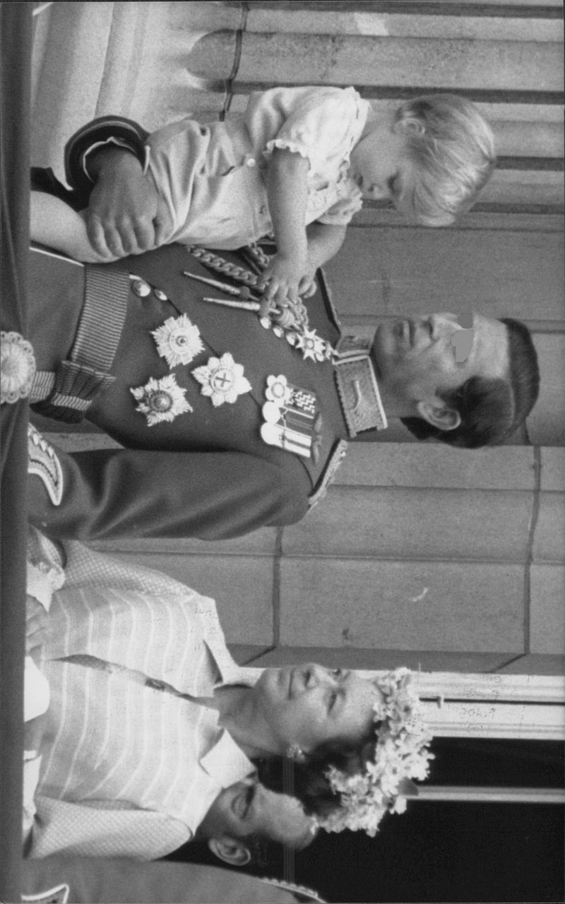 Prince William, Prince Charles and Queen Elisabeth of England. - Vintage Photograph