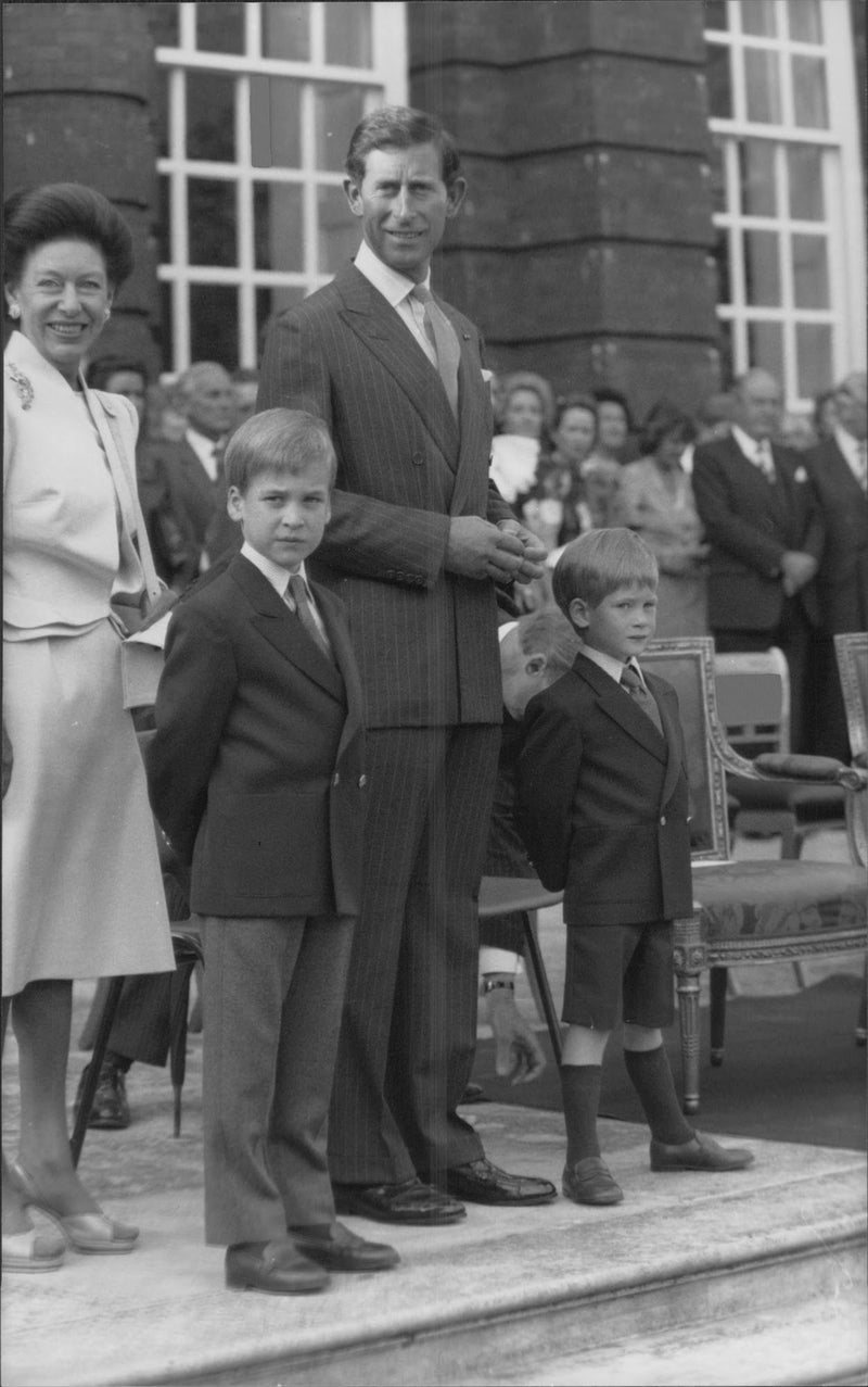 Princess Margaret, Prince William, Prince Charles and Prince Harry welcome Queen Beatrix of Holland to England. - Vintage Photograph