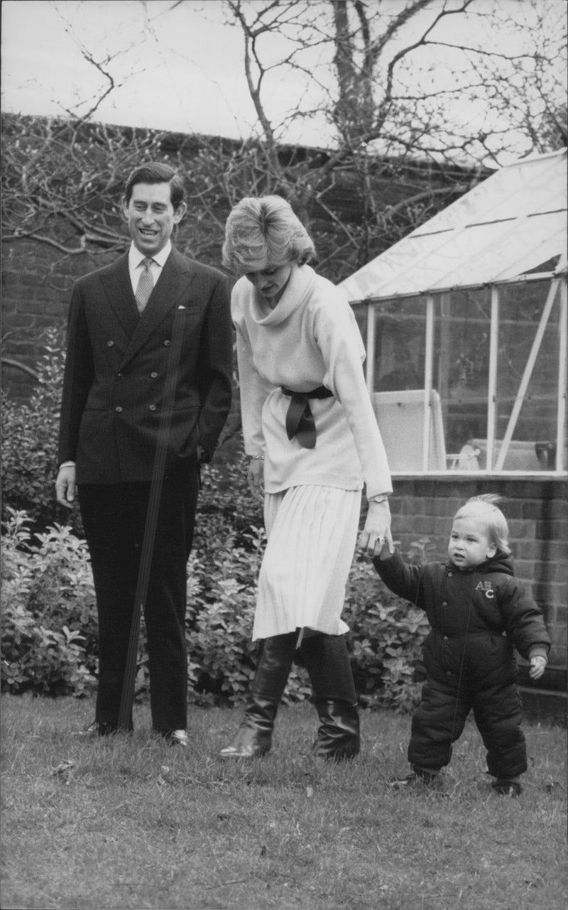 Prince Charles, Princess Diana and Prince William face a family photo session in Kensington Gardens. - Vintage Photograph