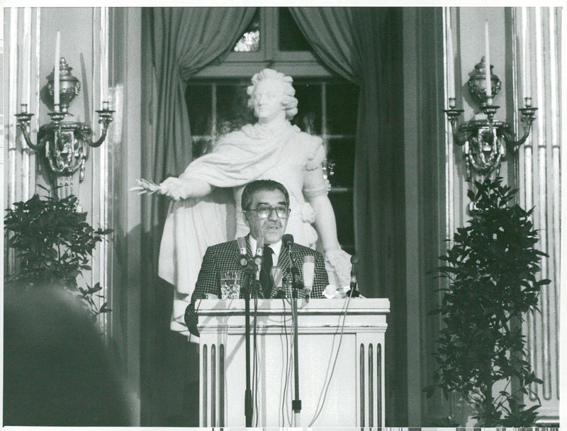 Gabriel GarcÃ­a MÃ¡rquez talks in connection with his visit to Sweden. - Vintage Photograph