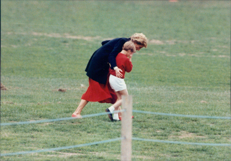 Princess Diana and Prince William in connection with a sports day. - Vintage Photograph
