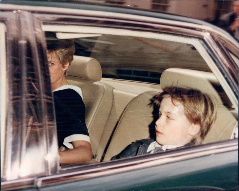 Prince William returns from the hospital where his fractured skull has been treated. Princess Diana next to him in the car. - Vintage Photograph