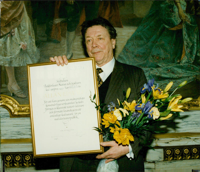 Allan Edwall has received Nature and Culture's cultural award of 150,000 kr - Vintage Photograph