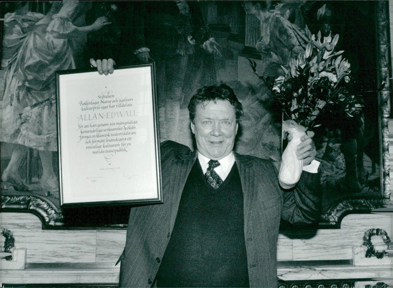 Allan Edwall has received Nature and Culture's cultural award of 150,000 kr - Vintage Photograph