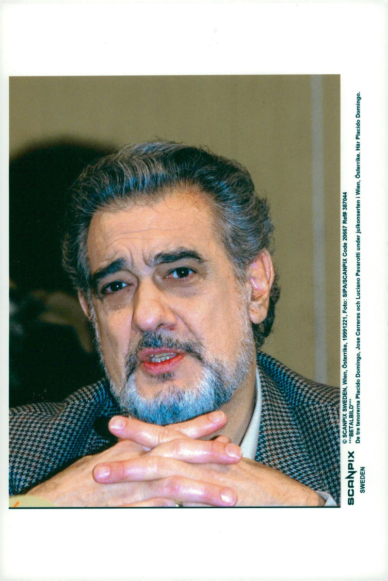 Operasonger Placido Domingo during a Christmas concert - Vintage Photograph