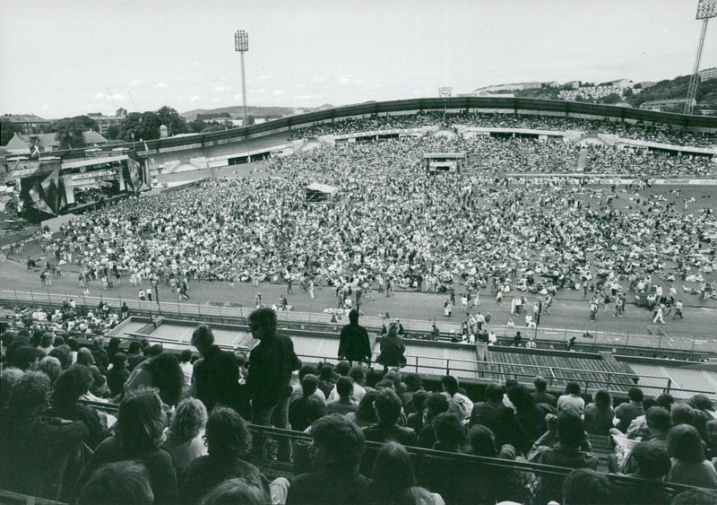 The influx of Bob Dylan's concert at Ullevi was total. - Vintage Photograph