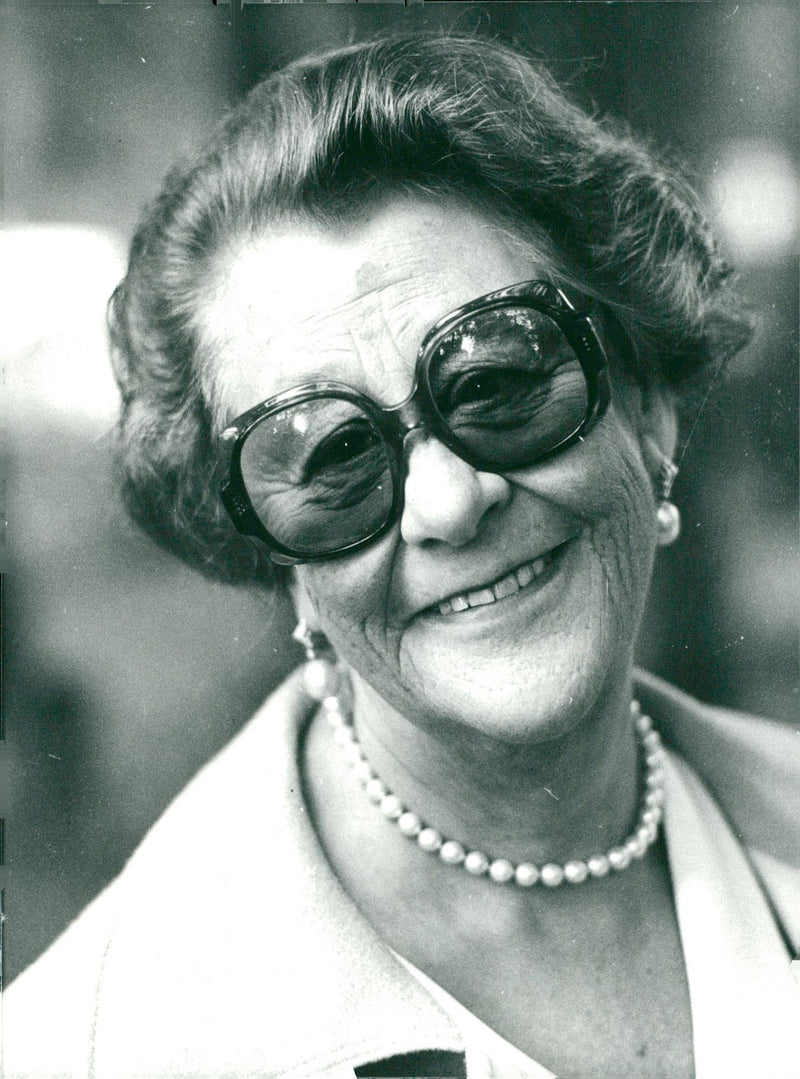 Alice Lyttens was smiling in close-up - Vintage Photograph