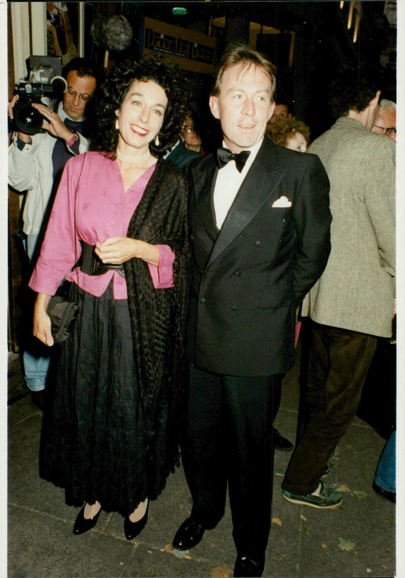 Roddy Llewellyn and his wife Tatiana Soskin arrive at the Aldwyeh Theater. - Vintage Photograph