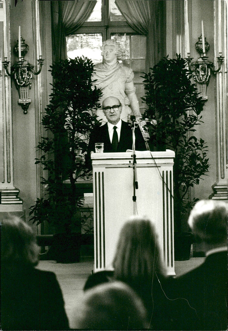 Odysseus Elytis is speaking during nobility - Vintage Photograph