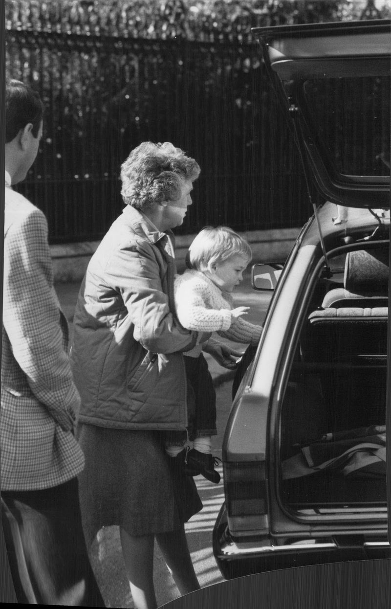 Prince William gets caged to the car by the family's nanny - Vintage Photograph