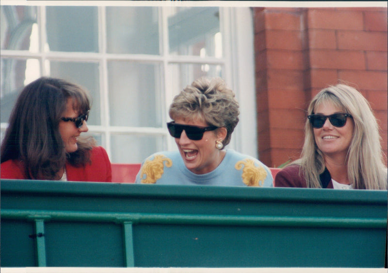 Princess Diana with Kate Menzies and Catherine Soames. They are looking at the Stella Artois Championships final: the annual Wimbledon warming. - Vintage Photograph