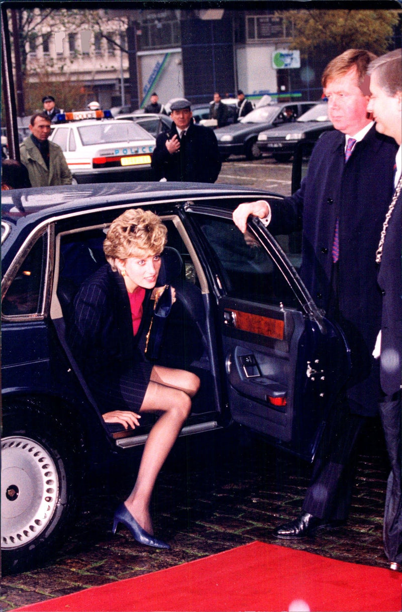 Princess Diana arrives at an unknown official context. - Vintage Photograph