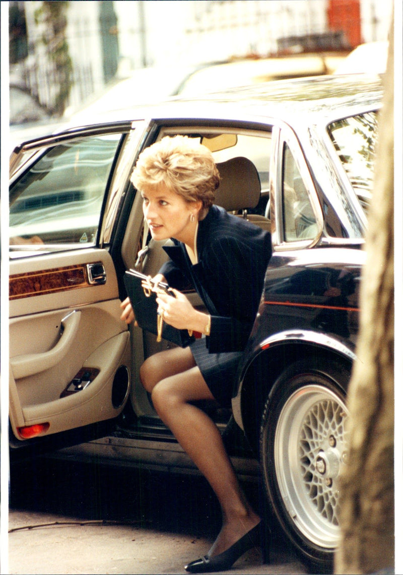 Princess Diana arrives at an unknown official context. - Vintage Photograph