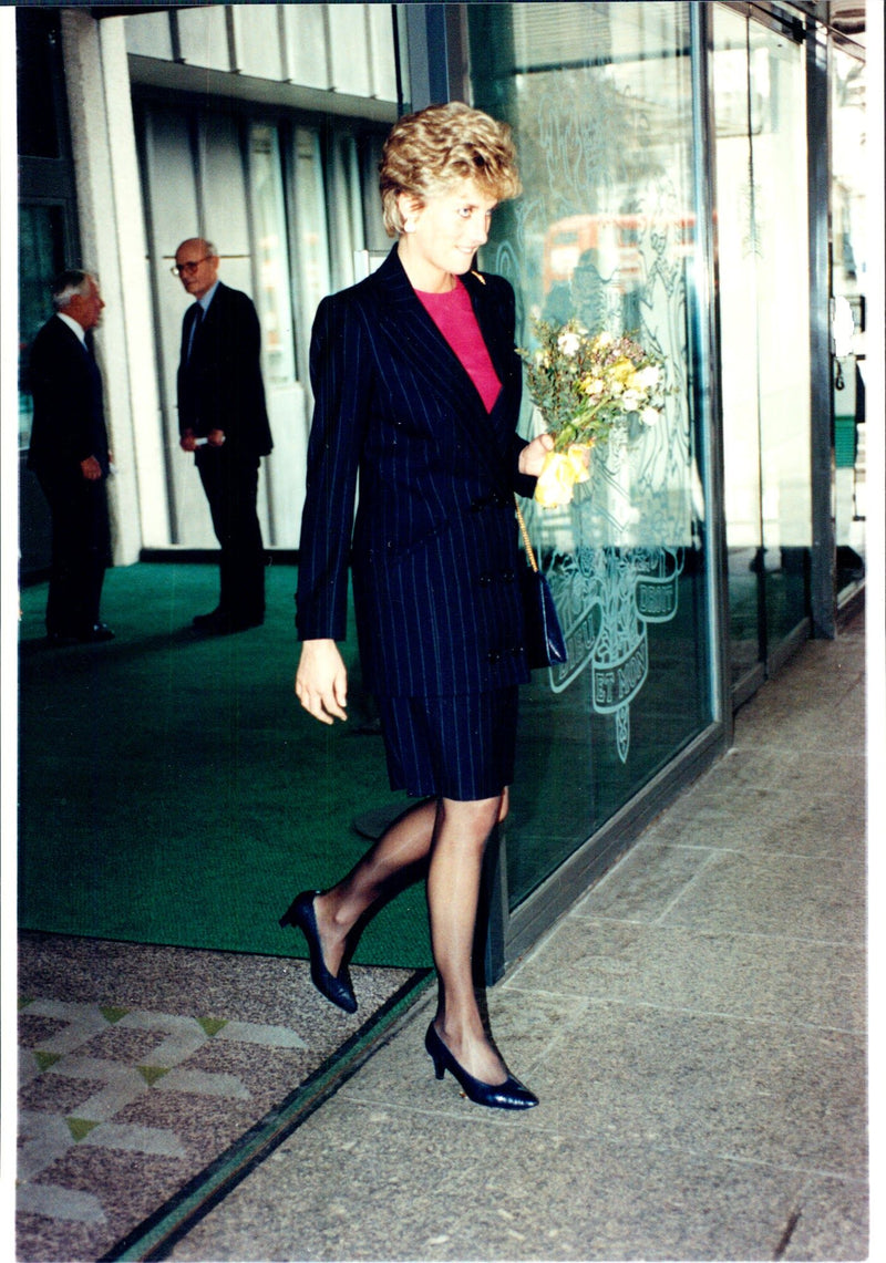 Princess Diana arrives at an unknown official context. - Vintage Photograph