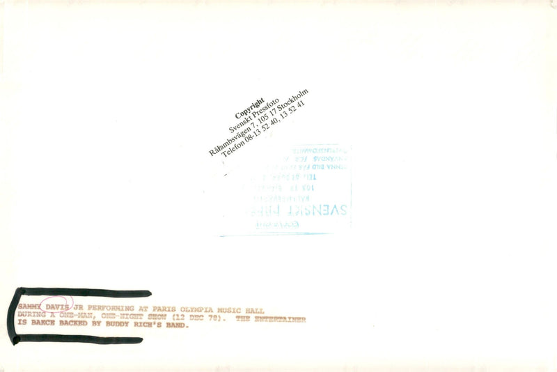 Sammy Davis Jr. during a concert in the Paris Olympia Music Hall. - Vintage Photograph