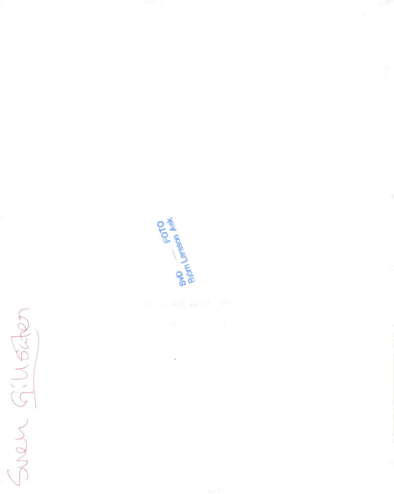 Den svenska naturen utanför Steninges hem skiljer sig från Galapagos, men är lika viktig för en naturfotograf. - Vintage Photograph