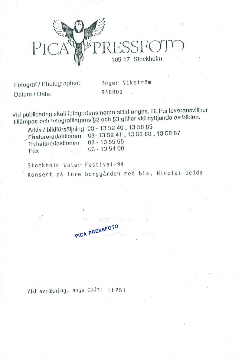 Nicolai Gedda during a concert at the inner courtyard in connection with the Stockholm Water Festival. - Vintage Photograph