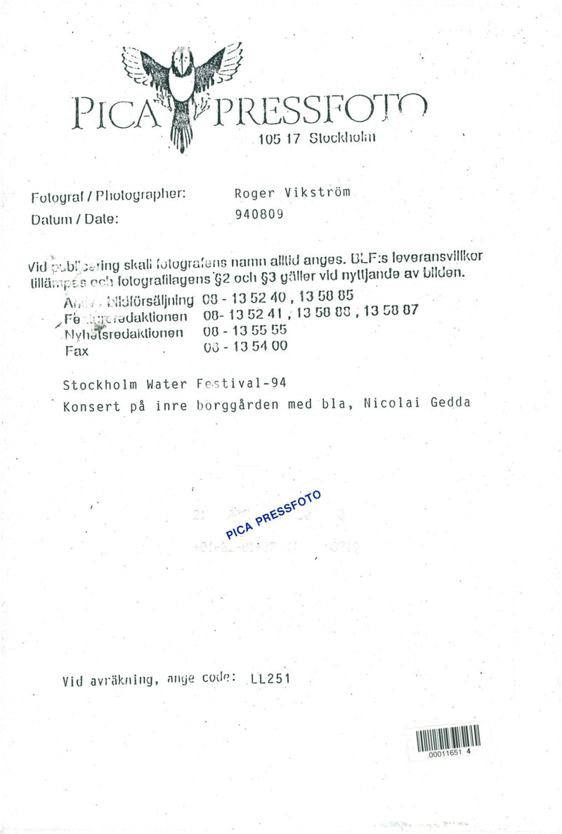 Nicolai Gedda during a concert at the inner courtyard in connection with the Stockholm Water Festival. - Vintage Photograph