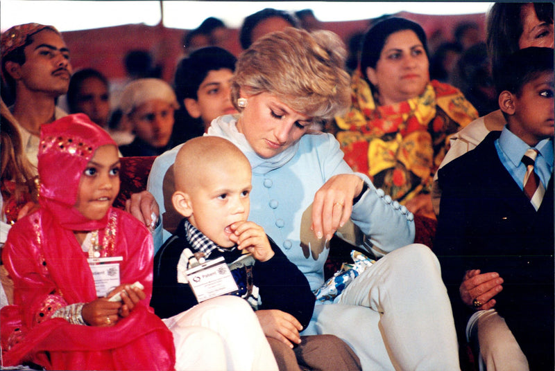 Princess Diana visits Imran Khan's hospital - Vintage Photograph