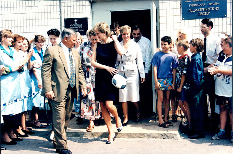 Princess Diana visits the patients and staff at the Tushin hospital - Vintage Photograph