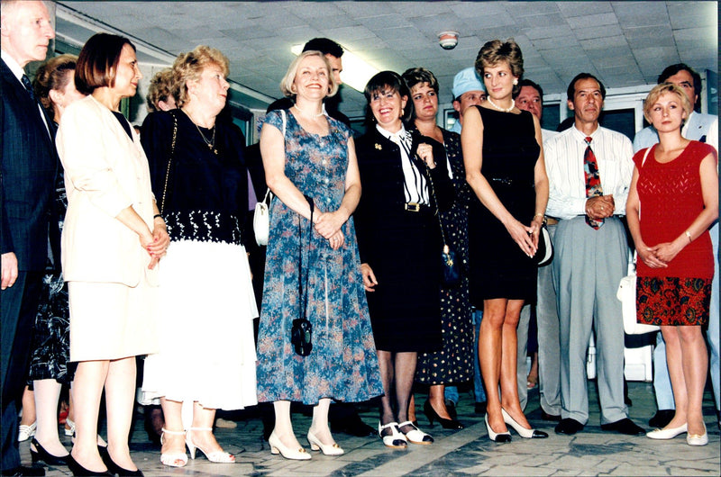 Princess Diana visits the patients and staff at the Tushin hospital - Vintage Photograph