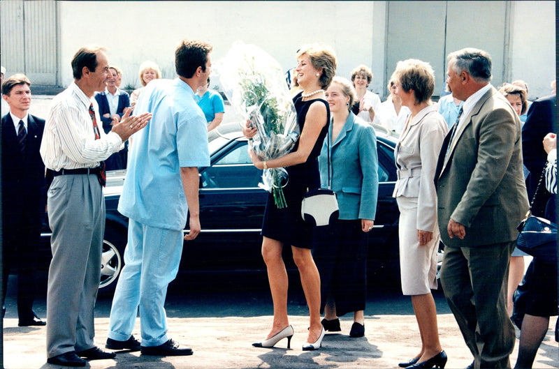 Princess Diana visits the patients and staff at the Tushin hospital - Vintage Photograph