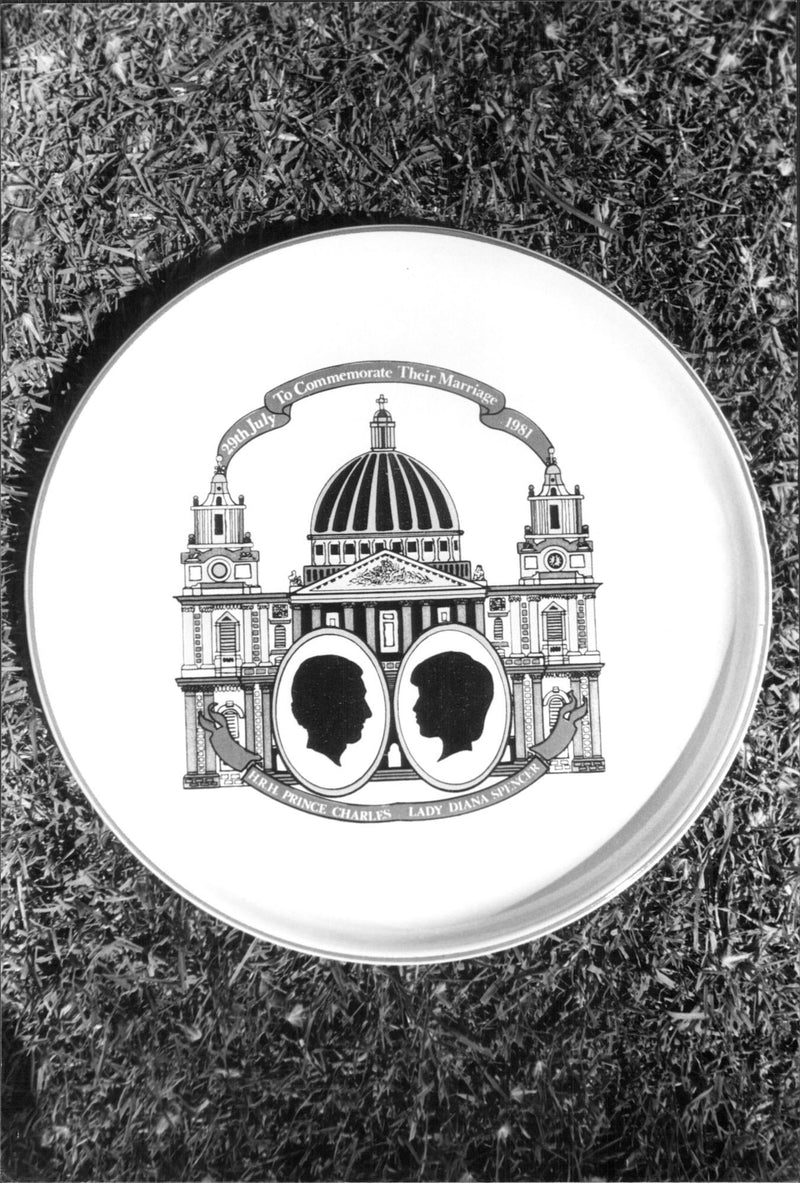 A Denby souvenir exhibited by Princess Diana and Prince Charles at St Paul's Cathedral - Vintage Photograph