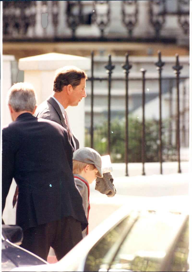 Prince Charles leaves Prince Harry at school, something that does not belong to the vanities. - Vintage Photograph