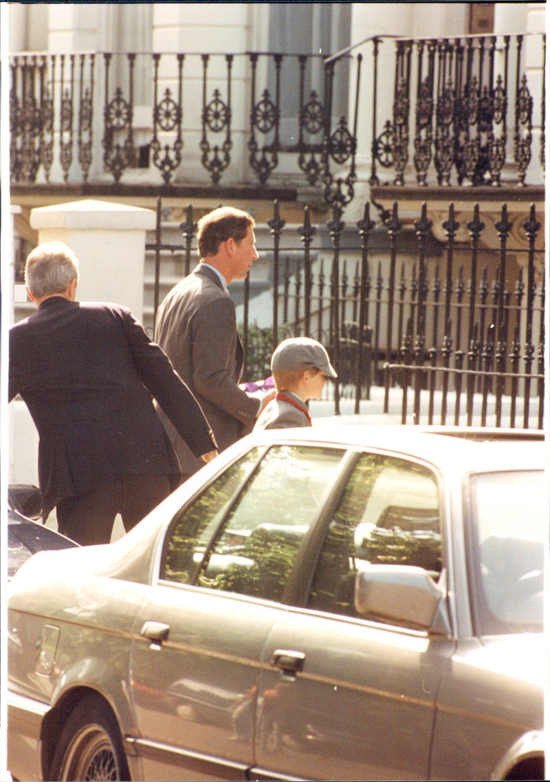 Prince Charles leaves Prince Harry at school, something that does not belong to the vanities. - Vintage Photograph