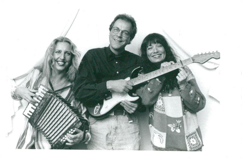 Hallaballooo !! - song, music and bus with Eva Funck, Kerstin and PÃ¤r. A show in the parks. - Vintage Photograph