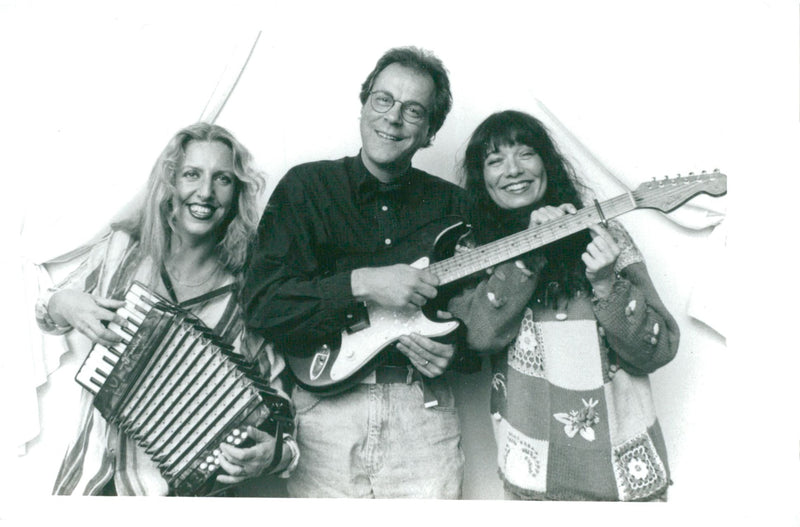 Hallaballooo !! - song, music and bus with Eva, Kerstin and PÃ¤r. A show in the parks. - Vintage Photograph