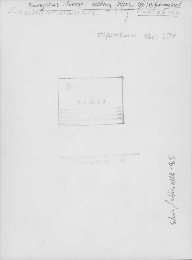 Queen Silvia shares a scholarship from DTV to chamber musician Alf Nilsson. - Vintage Photograph