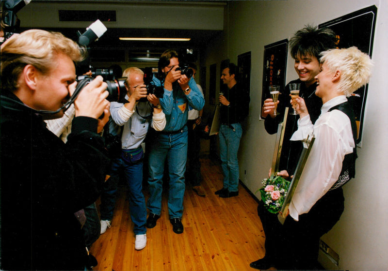 Per Gessle and Marie Fredriksson in Roxette bowl to the photographers after receiving both gold and platinum discs - Vintage Photograph