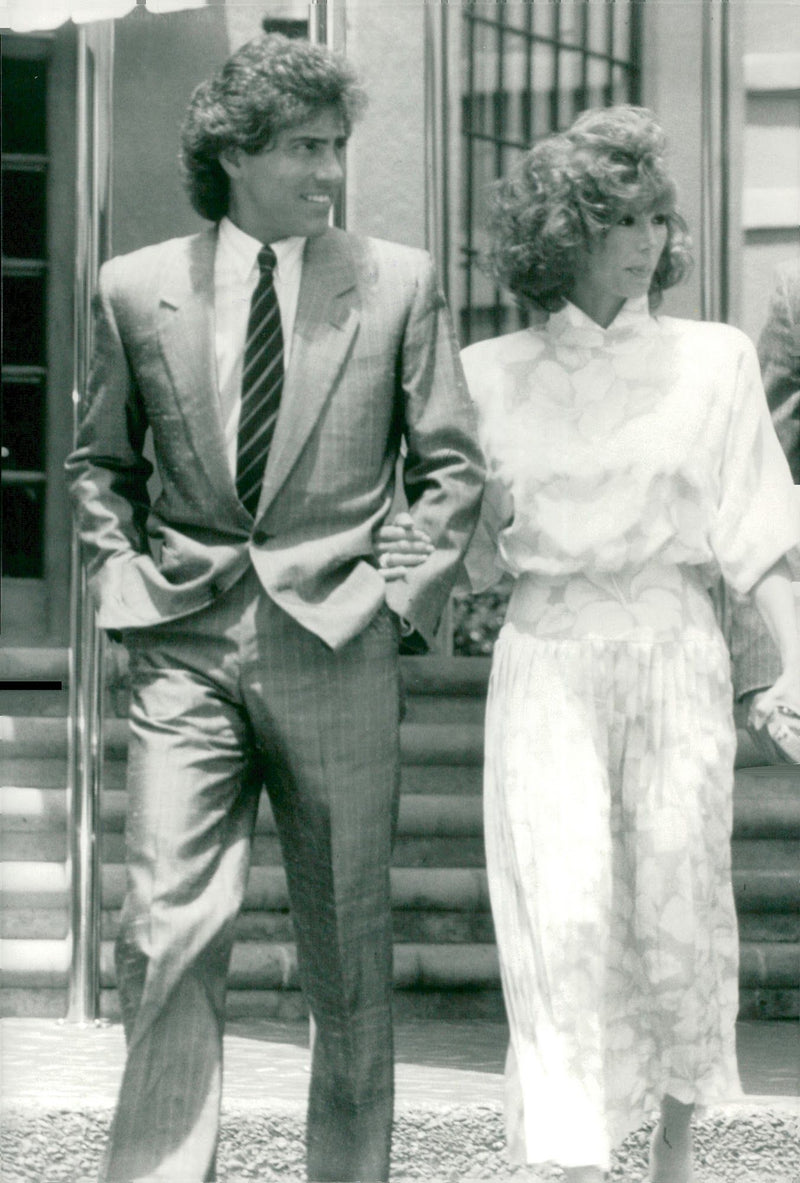 The newly married couple Victoria Principal and Dr. Harry Glassman leaves his hotel in Turtle Creek - Vintage Photograph