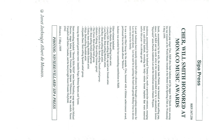 Janet Jackson receives her award of Prince Albert of Monaco at the Monte Carlos Music Awards - Vintage Photograph