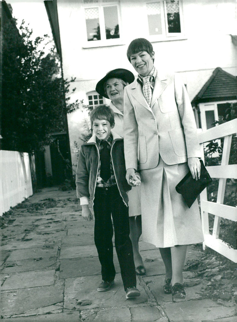 Glenda Jackson with his son Daniel and mother Mrs. Joan Jackson on his way to Buckingham Palace to receive the CBE Order of Queen Elizabeth II - Vintage Photograph