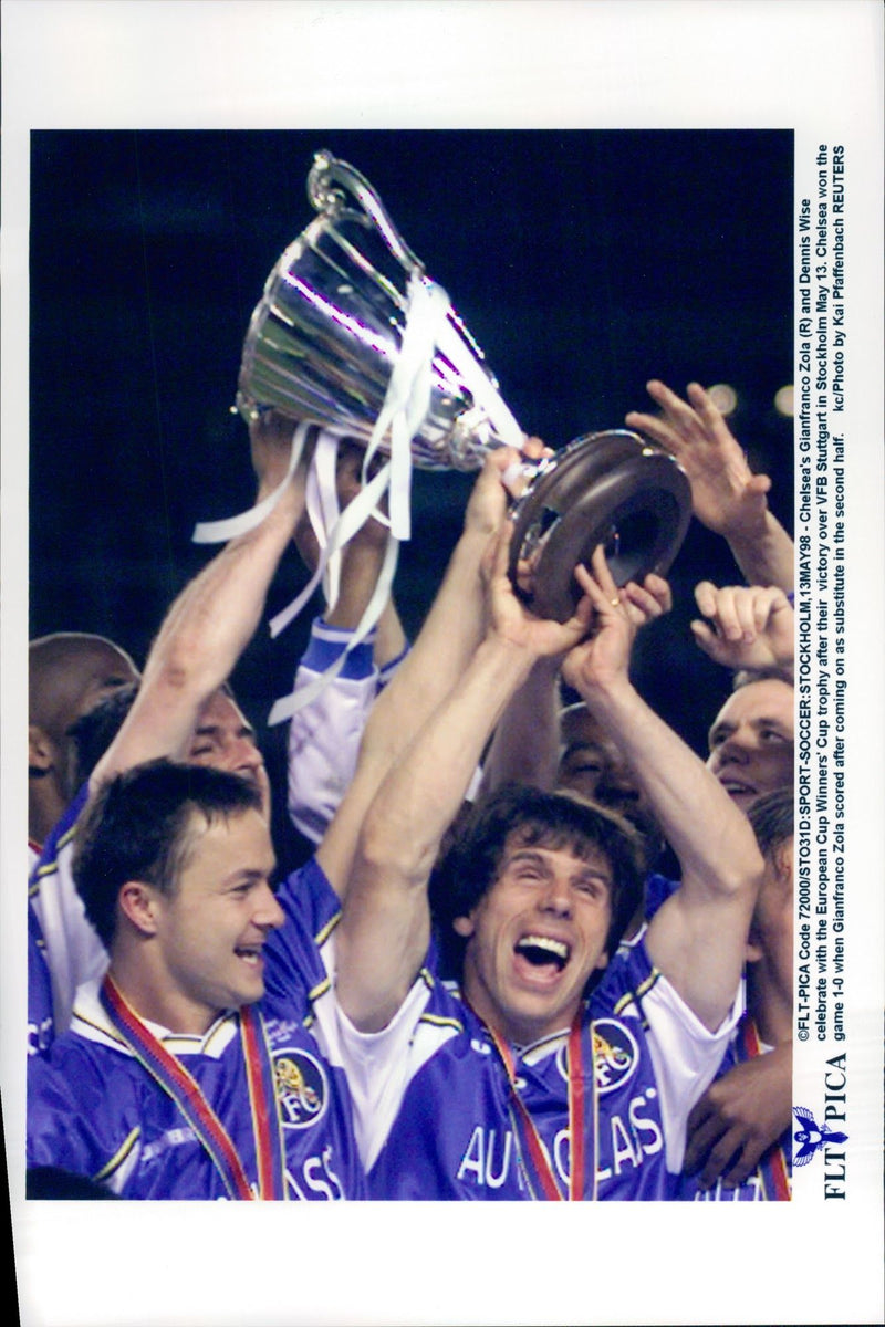 Chelsea players Dennis Wise and Gianfranco Zola celebrate with the cup after the win of the UEFA Cup final against Stuttgart - Vintage Photograph