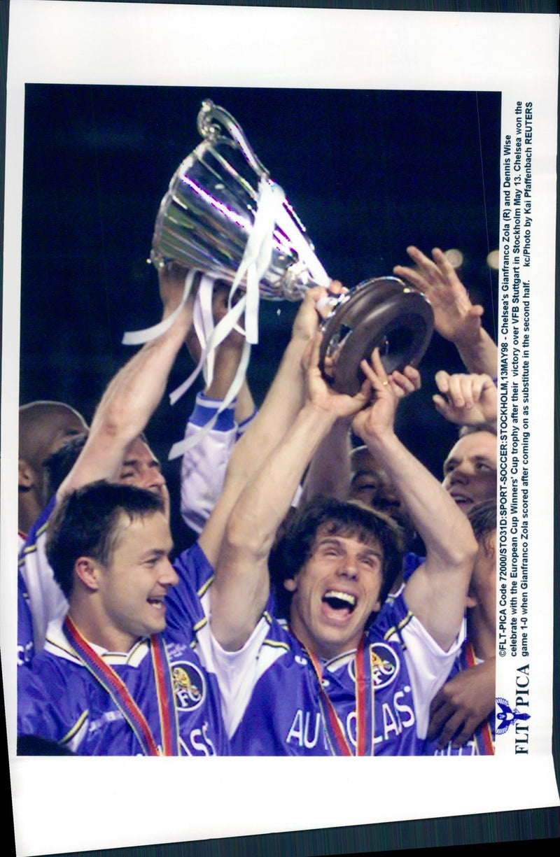 Chelsea players Dennis Wise and Gianfranco Zola celebrate with the cup after the win of the UEFA Cup final against Stuttgart - Vintage Photograph