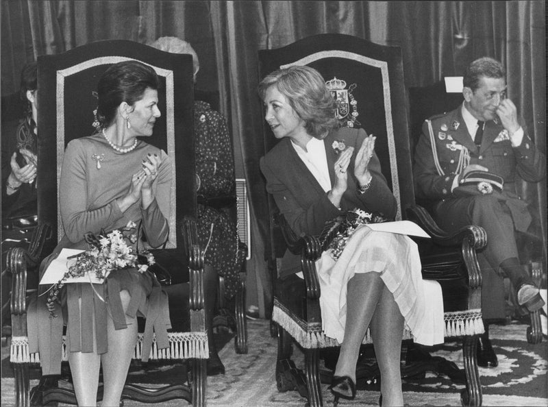 Two queens, Silvia and Sofia, add to a poetic anthology in Madrid - Vintage Photograph