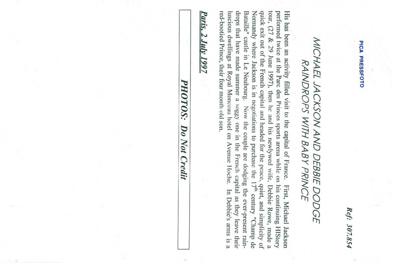 Michael Jackson masked, with his wife Debbie Dodge in Paris - Vintage Photograph