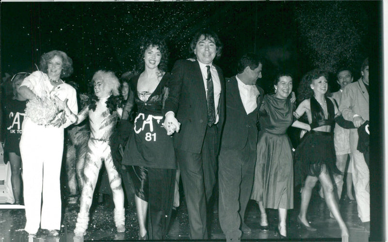 Singer Sarah Brightman and composer Andrew Lloyd Webber on stage at the musical Cats 8th anniversary at the New London Theater - Vintage Photograph