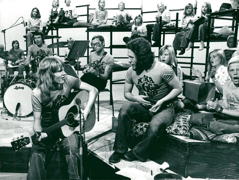 Ted Gärdestad and Tommy Körberg in the school TV series Kika Digga Ding's first program "We make music" - Vintage Photograph
