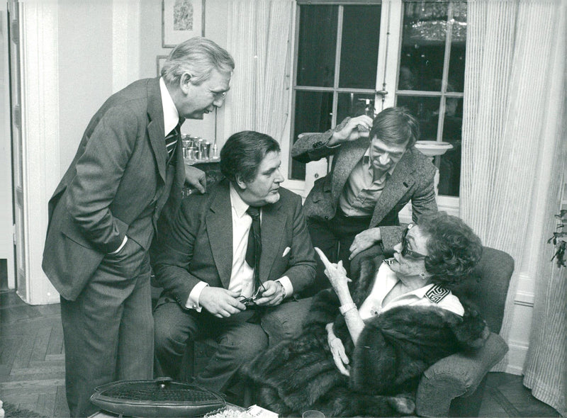 New Folkan boss Olle Kinch proudly presents Zarah Leander in one of the roles in the musical &quot;A Little Night Music&quot;, which marks People&