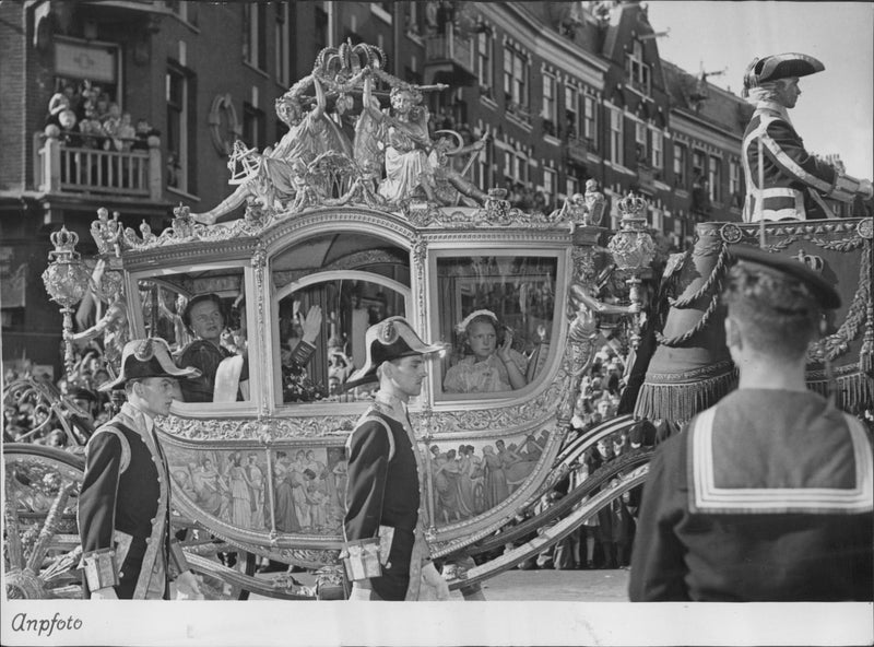 The Dutch royal family travels in the famous golden carriage - 6 September 1948 - Vintage Photograph