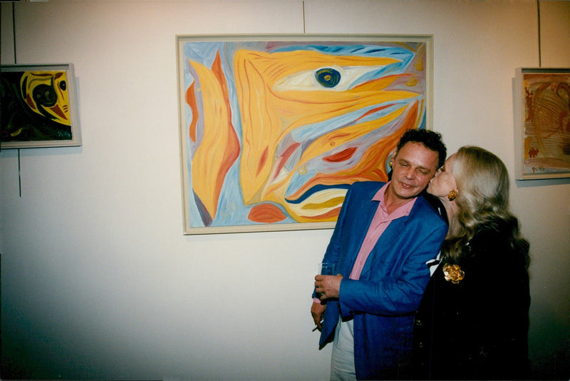 The artist Jerome Richard and his mother Jeanne Moreau at the inauguration of his exhibition at the hotel Martinez - Vintage Photograph