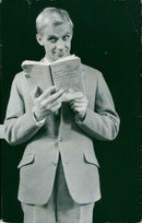 Jarl Kulle in the musical &quot;How to succeed in business&quot; - Vintage Photograph